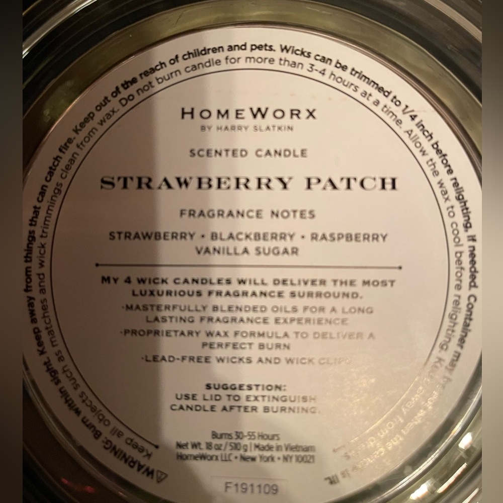 18oz Homeworx by Harry Slatkin Strawberry Patch glass candle 30-55 hr burn time - Picture 2 of 3